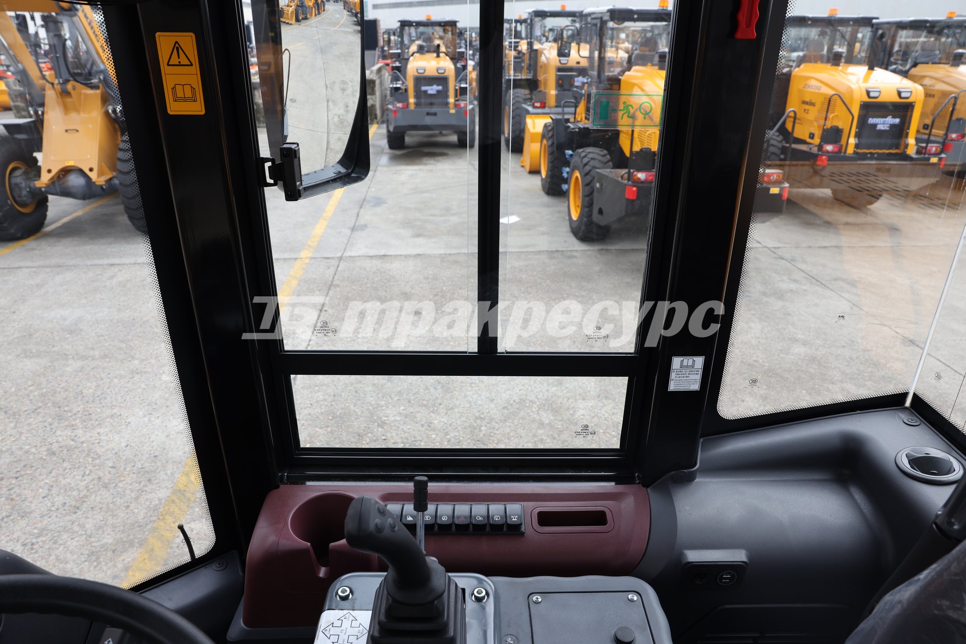 liftnet:gallery:/media/original_images/CDM835G-AGRI_13.JPG